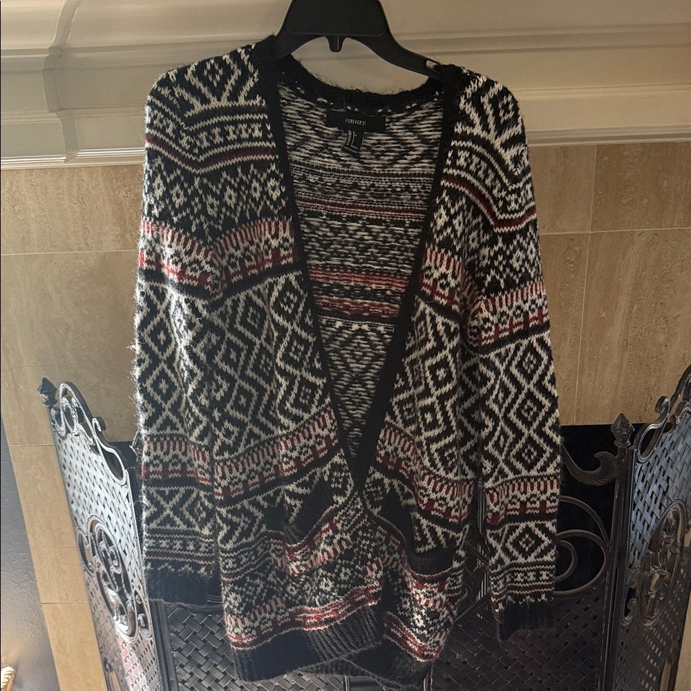 Forever 21 Geometric Knit Cardigan in Black/white/red size s